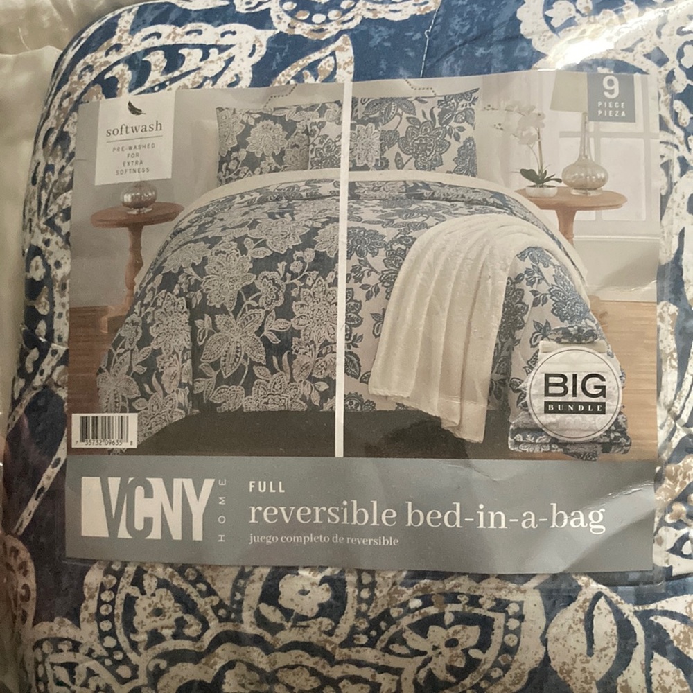 Brand new bedding set. Totally new just too lazy to return.